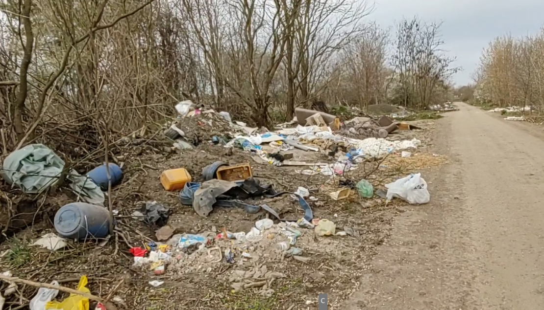 КРИТИЧНО: Депонија поред депоније и извор заразе! ☢️🐷